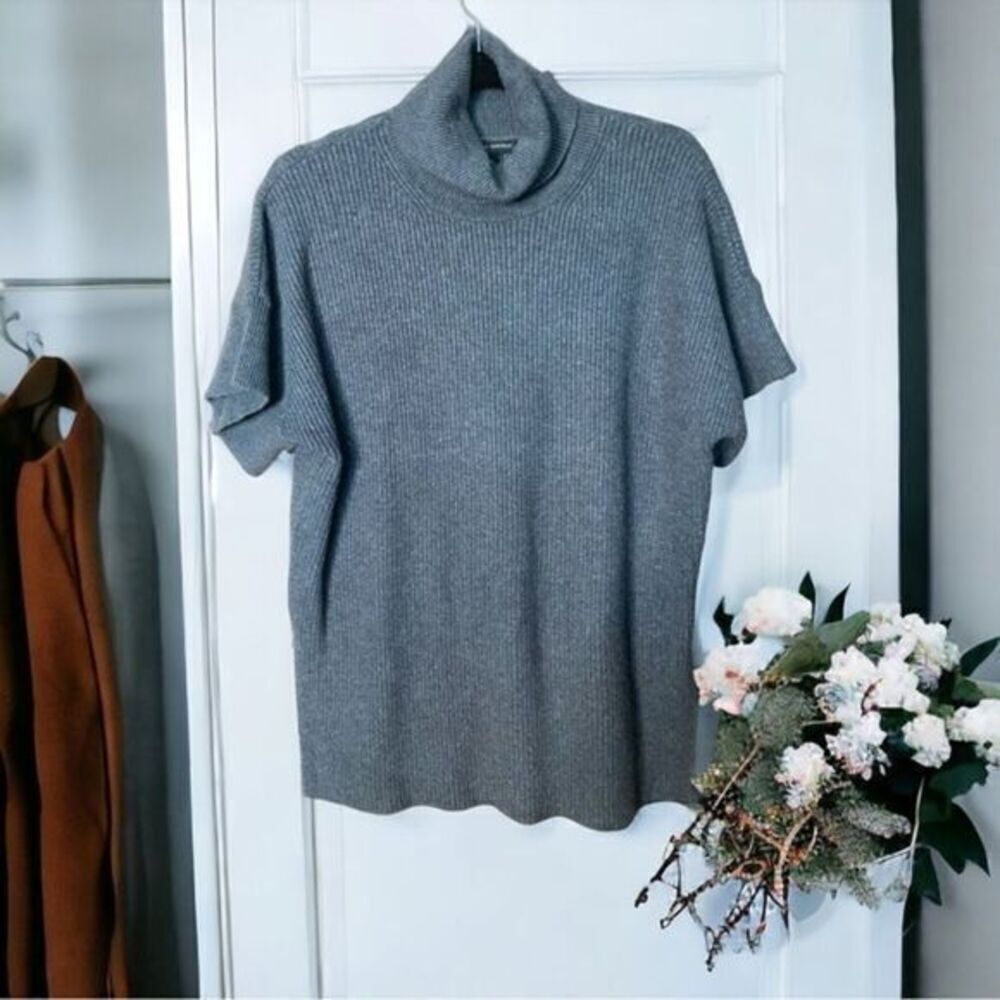 Banana Republic Soft Charcoal Gray Short Sleeve Sweater SKU062